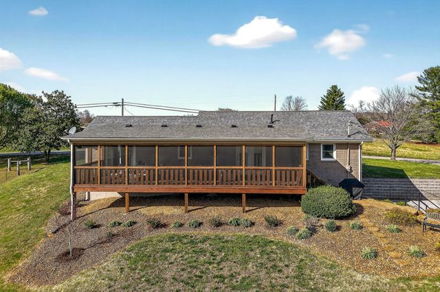 1003 Hodges Ferry Rd, Sparta, TN 38583