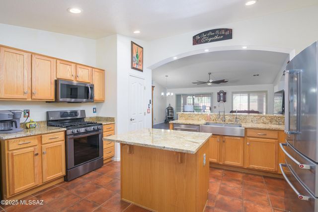 1329 N Sun Catcher Way, Green Valley, AZ 85614