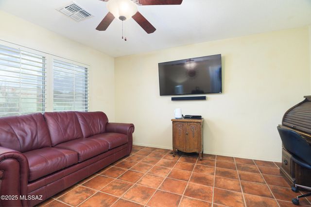 1329 N Sun Catcher Way, Green Valley, AZ 85614