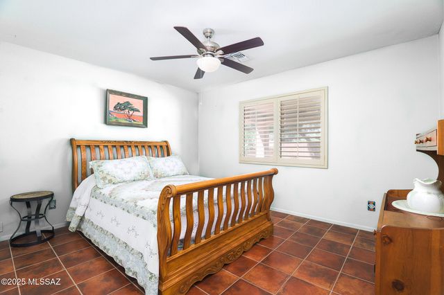 1329 N Sun Catcher Way, Green Valley, AZ 85614