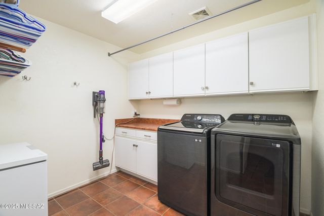 1329 N Sun Catcher Way, Green Valley, AZ 85614