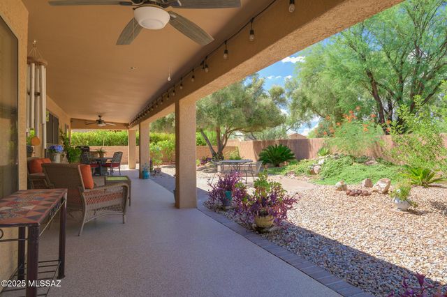 1329 N Sun Catcher Way, Green Valley, AZ 85614