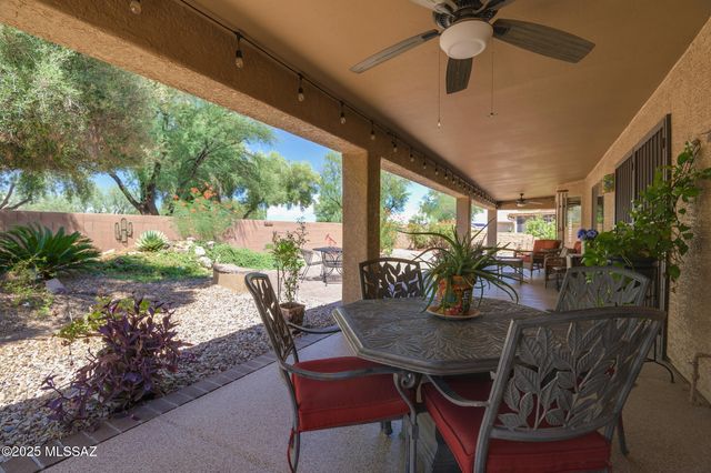 1329 N Sun Catcher Way, Green Valley, AZ 85614