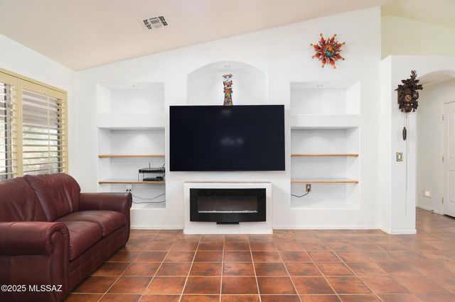 1329 N Sun Catcher Way, Green Valley, AZ 85614