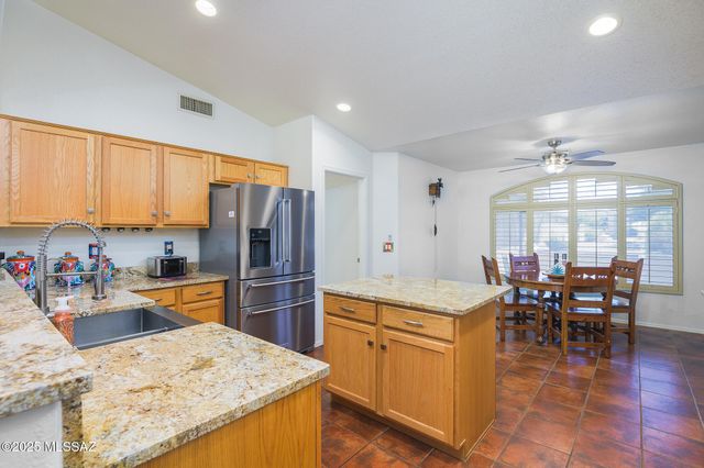 1329 N Sun Catcher Way, Green Valley, AZ 85614