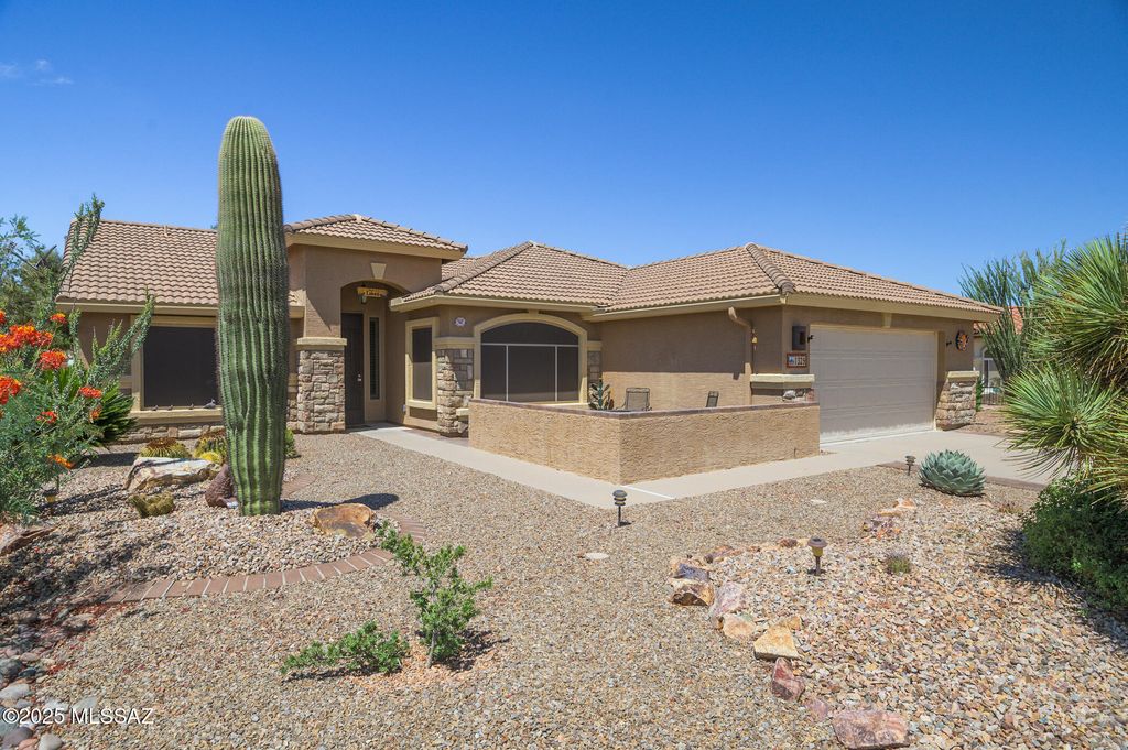 1329 N Sun Catcher Way, Green Valley, AZ 85614