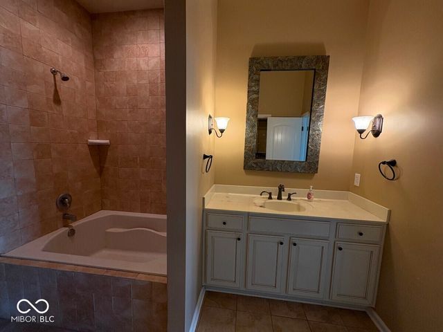 12051 Sanctuary Boulevard, Zionsville, IN 46077