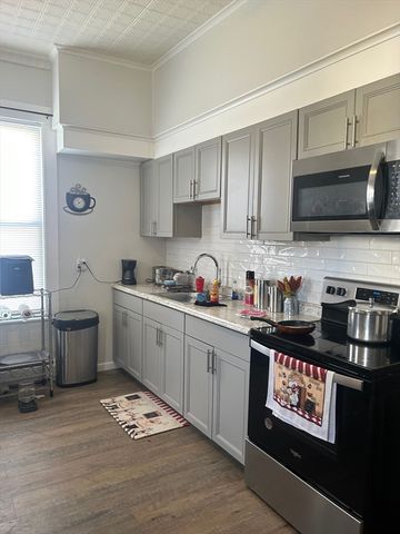 237 Branch St, Lowell, MA 01851