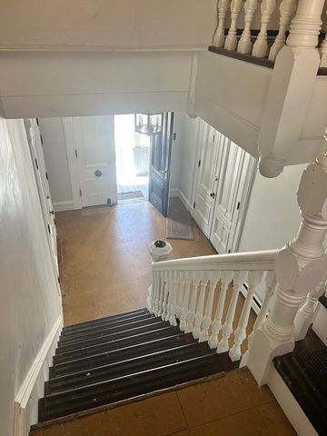237 Branch St, Lowell, MA 01851
