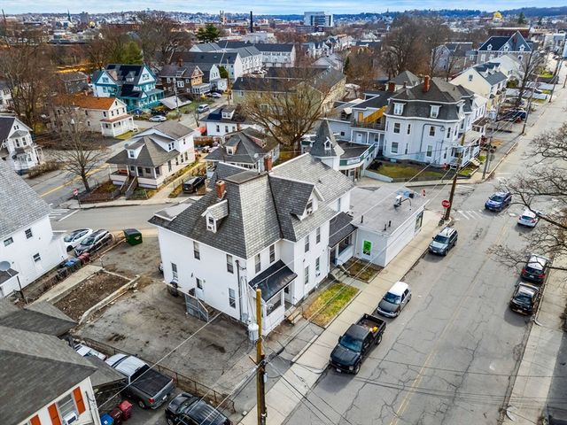 237 Branch St, Lowell, MA 01851