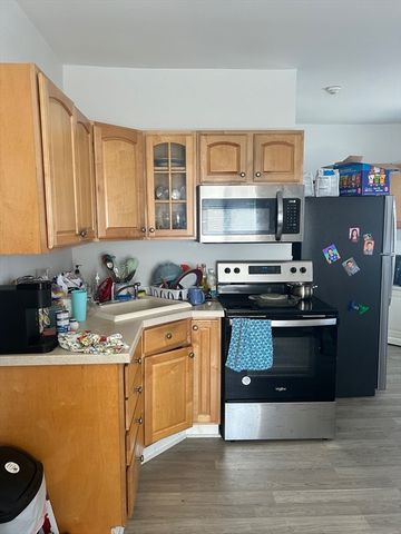 237 Branch St, Lowell, MA 01851