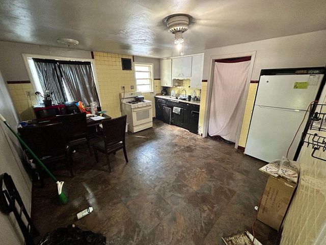 2421 W Auer AVENUE, Milwaukee, WI 53206