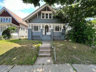 2421 W Auer AVENUE, Milwaukee, WI 53206