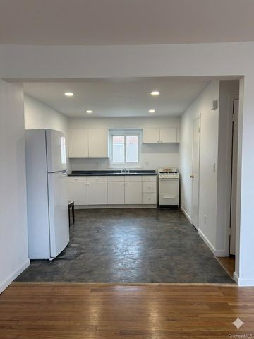 629 Wellwood Avenue B6, Lindenhurst, NY 11757