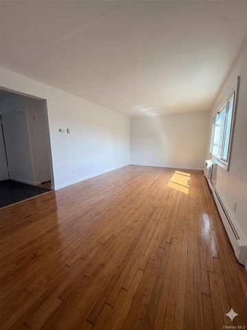 629 Wellwood Avenue B6, Lindenhurst, NY 11757