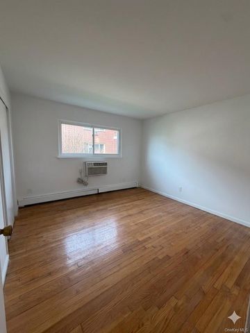 629 Wellwood Avenue B6, Lindenhurst, NY 11757