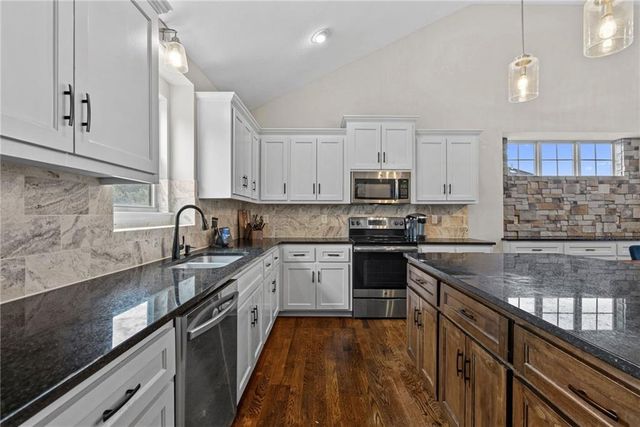 13365 NW 72nd Street, Parkville, MO 64152
