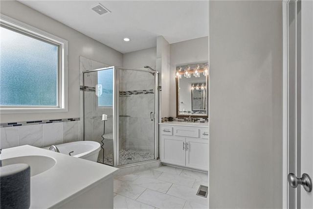 13365 NW 72nd Street, Parkville, MO 64152