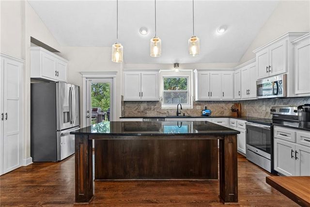 13365 NW 72nd Street, Parkville, MO 64152