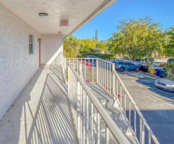 531 N J 5, Lake Worth Beach, FL 33460