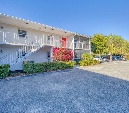 531 N J 5, Lake Worth Beach, FL 33460
