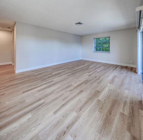 531 N J 5, Lake Worth Beach, FL 33460