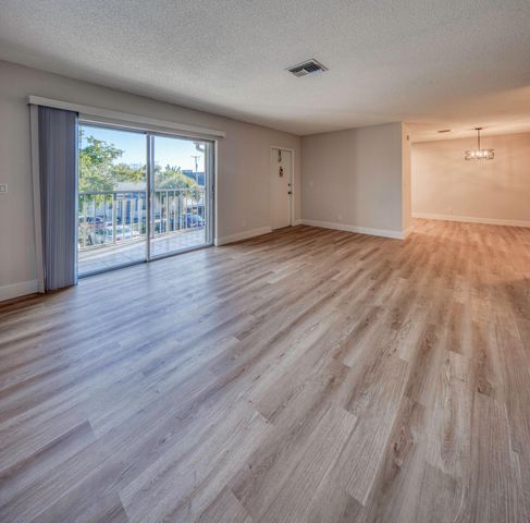531 N J 5, Lake Worth Beach, FL 33460