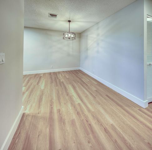 531 N J 5, Lake Worth Beach, FL 33460