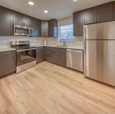 531 N J 5, Lake Worth Beach, FL 33460