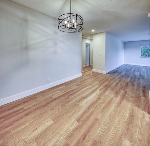 531 N J 5, Lake Worth Beach, FL 33460