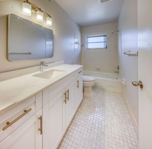 531 N J 5, Lake Worth Beach, FL 33460