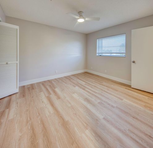 531 N J 5, Lake Worth Beach, FL 33460