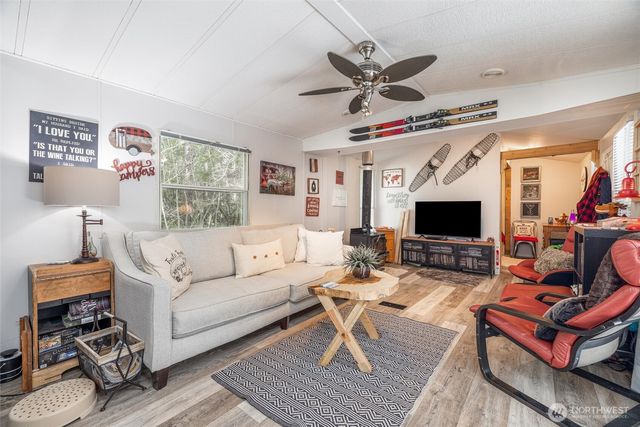 1075 Birch Lane, Sumas, WA 98295