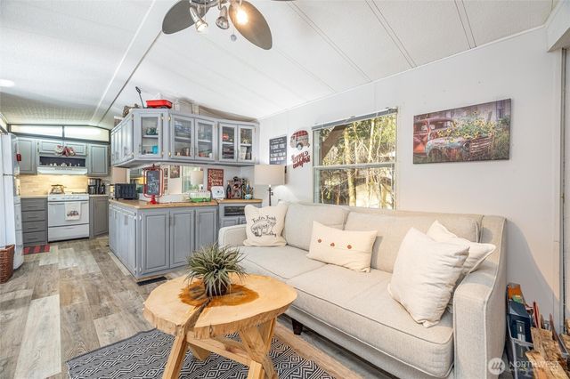 1075 Birch Lane, Sumas, WA 98295