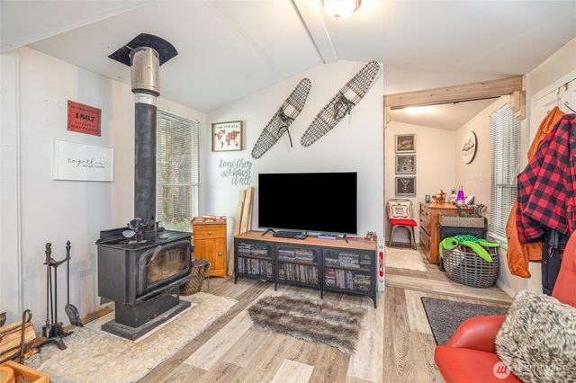 1075 Birch Lane, Sumas, WA 98295