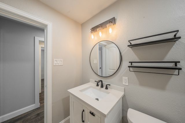 1015 Epenard Street, Dallas, TX 75211