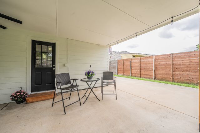 1015 Epenard Street, Dallas, TX 75211