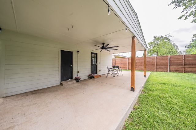 1015 Epenard Street, Dallas, TX 75211