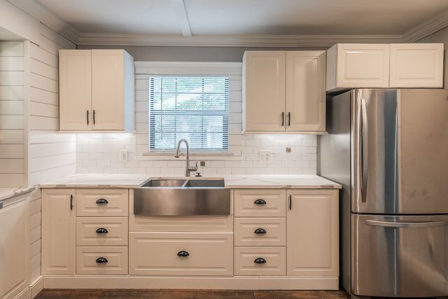 1015 Epenard Street, Dallas, TX 75211