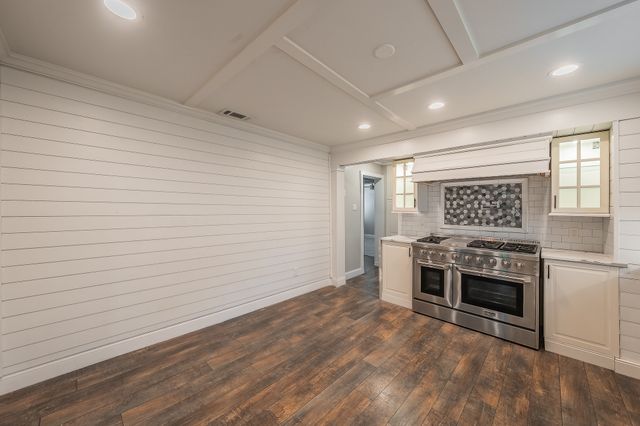 1015 Epenard Street, Dallas, TX 75211