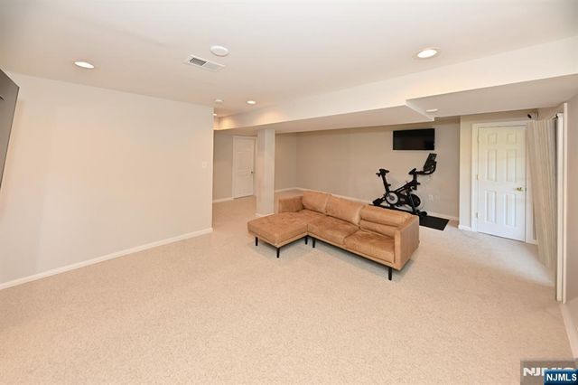 32 Rosewood Court 32, Haledon, NJ 07508