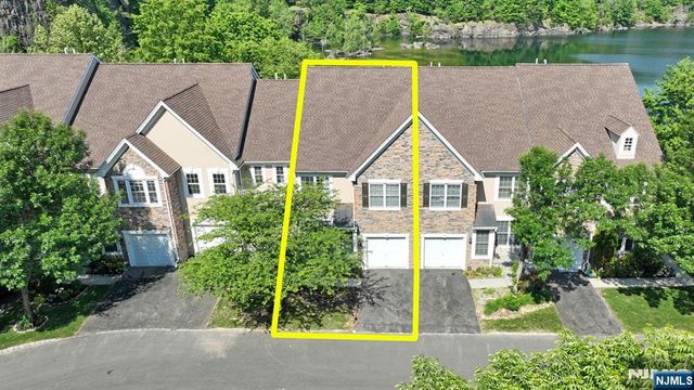 32 Rosewood Court 32, Haledon, NJ 07508