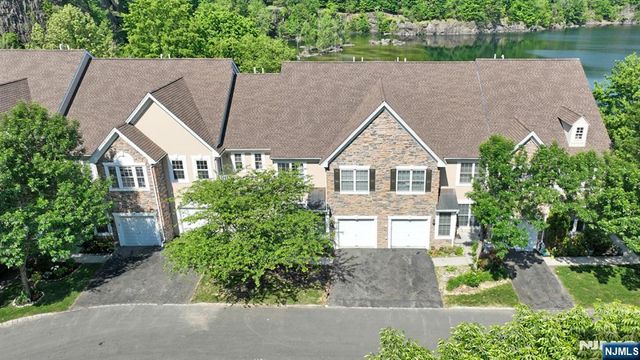 32 Rosewood Court 32, Haledon, NJ 07508