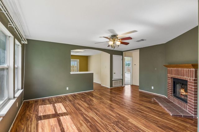 747 Blair Ave, Bastrop, TX 78602