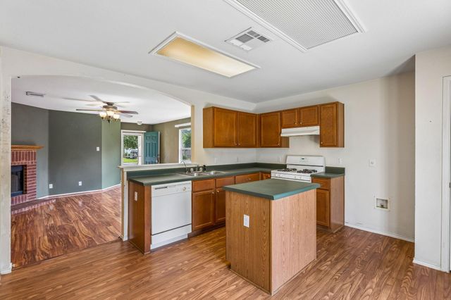 747 Blair Ave, Bastrop, TX 78602