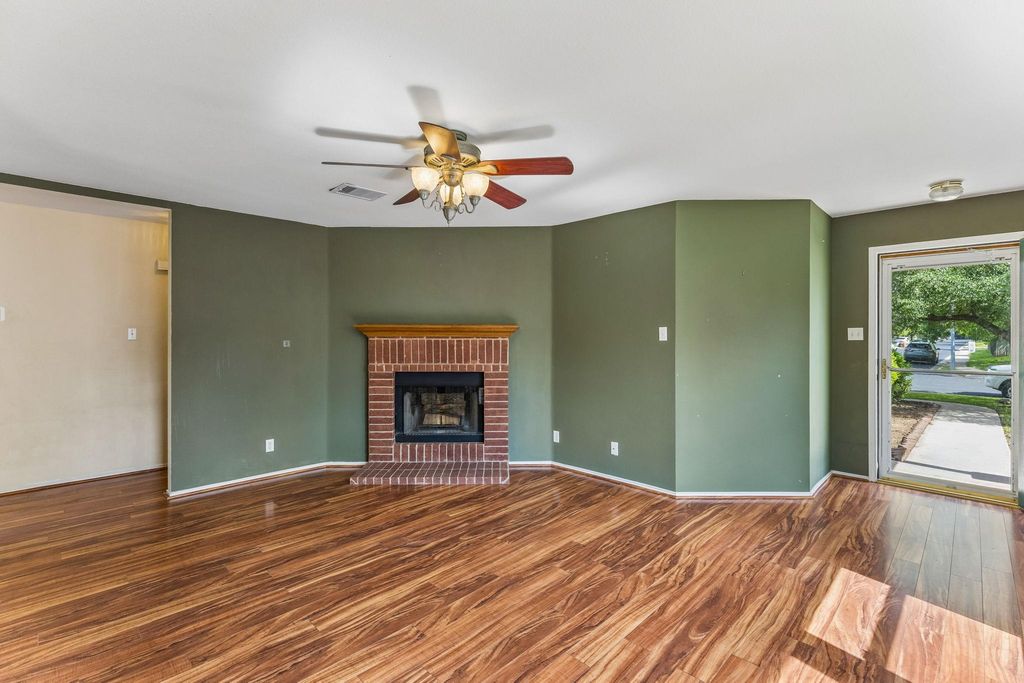 747 Blair Ave, Bastrop, TX 78602