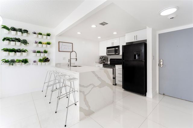 600 NE 36th St 1111, Miami, FL 33137