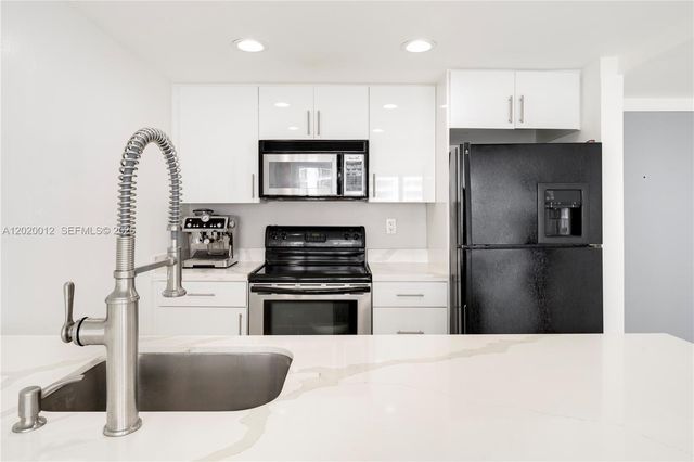 600 NE 36th St 1111, Miami, FL 33137