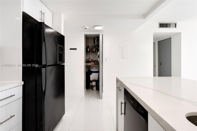 600 NE 36th St 1111, Miami, FL 33137