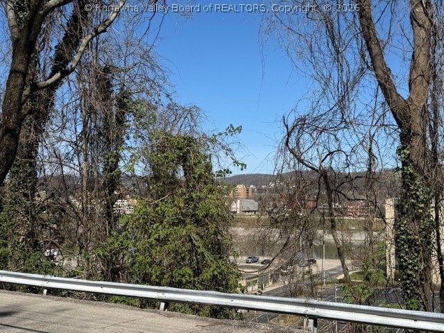 1417 CALLIE Road, Charleston, WV 25314